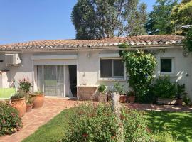 Studio Lumineux 2 adultes et 1enfant, hotel di Lunel