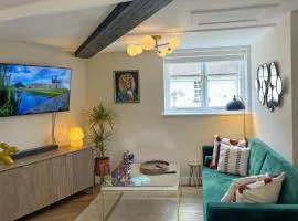 Very best location - Luxury boutique 1 bed flat by river and City Centre