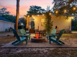 Modern Oak Island Escape 1 Mile to Long Beach!