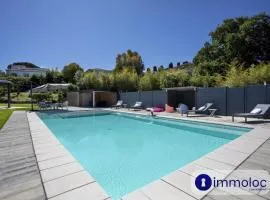 Air-conditioned villa with pool and garden
