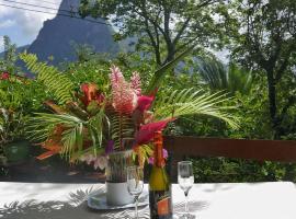 Treehouse Hideaway Villa I - Piton and Ocean Views, chalupa v destinaci Soufriere
