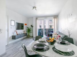 Charming, Paris in 15 minutes, private Parking, place to stay in Créteil