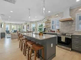 Downtown Salem Gem 3BR, Patio & Easy Parking