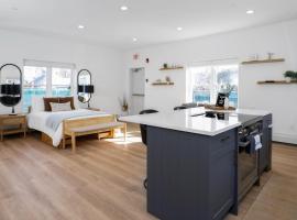 Chic Studio Close to Harbor Point, hotel in Stamford