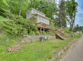 Walk to Wyalusing Beach Cabin with River View!, villa in McGregor