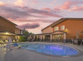 Best Western Antelope Inn & Suites, hotel v destinaci Red Bluff