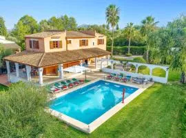 Villa Murtaretas by Villa Plus