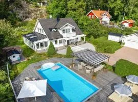 Gorgeous Home In Tullinge With Sauna
