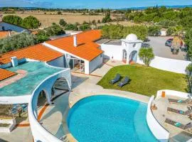 Villa Les Arches by Villa Plus