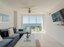 CORAL Beachfront 2BDR with pool by Casa Paraiso