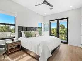 Tidal Tranquility - Luxe Beach Stay with Spa Hot Tub - Walk to Beach