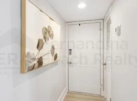 Remodeled 2 Bed/2 Bath, 3rd floor Oceanfront condo sleeps 5. Oceanfront balcony & pool.