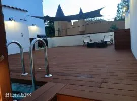 casa nueva de pueblo con piscina y barbacoa