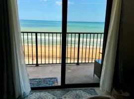 Oceanfront Corner Unit with spectacular views