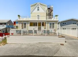 Steps to Shore Newly Renovated Dewey Beach Home!