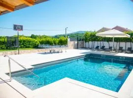 Vacation villa Matic with 7 bedrooms