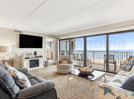 Experience beachfront luxury at 667 Amelia by the Sea, perfect for your next family getaway., hotel en Fernandina Beach