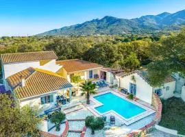 Villa des Alberes by Villa Plus