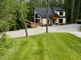 The Quana - Hot tub, fire pit, and Huge Entertainment Area