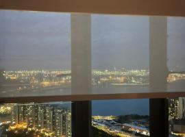 Seaview condo near airport and Disney Land, apartmán v rezidenci v Hong Kongu