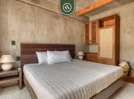 Luxury 3 BR House in Downtown - AC - Peaceful