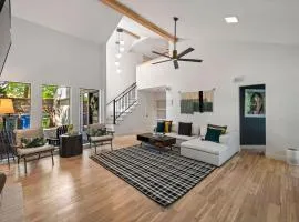 Mod Lux 6BedRm Villa with Enchanted Treehouse over Winding Creek by Vacation Your Way