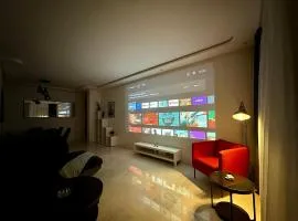 Luxury Oasis Apartment -Rooftop Pool & Home Cinema