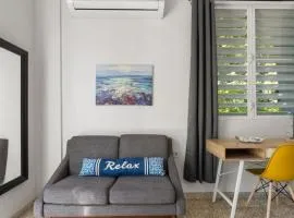 Dowtown Studio Walkable to Town and Beach