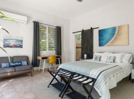 Dowtown Studio Walkable to Town and Beach, hotel in Rincon