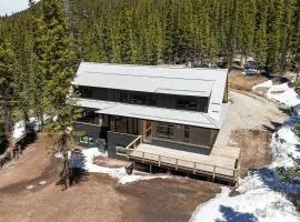 Two Mile Pines Luxe 5BR Forest Retreat