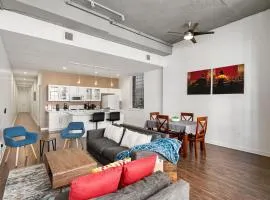 Best location!Great views on the deck, Large unit!
