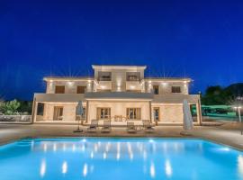 Petra Luxury Rooms and Apartments, hotel di Korinthos