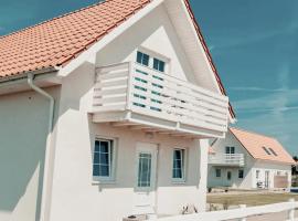 Domek Biały Lotos - Cisza i natura blisko plaży i centrum, hotell i Łeba