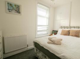 3 Bed Stylish & Spacious Home, Sleep up to 7ppl、ポーツマスのホテル