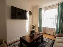 3 Bed Stylish & Spacious Home, Sleep up to 7ppl