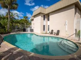 Village Breeze - Heated Pool, Private Patio, Village and Beach!