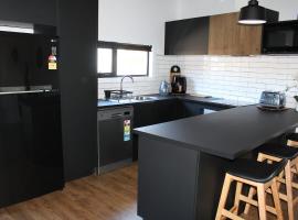 CBD Elizabeth St Modern Townhouse - Secure Parking, hotel barato en Launceston