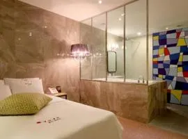 Hotel H2