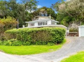 Heron's Hideaway - Snells Beach Holiday Home