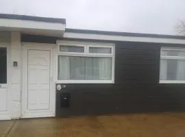 Lovely Chalet In The Isle Of Wight, Sleeps 6 Ref 97009S