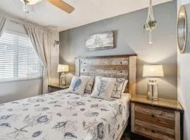 Beautiful 1 Bed Beach Balcony Condo #207