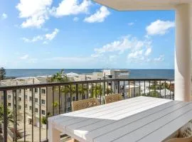 Bright 2-Bed Apartment with Stunning Ocean Views