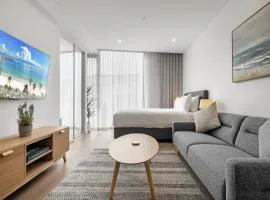 Chic Studio Stay Near Cafés and Coastline