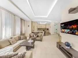 Spacious and central apartment on Aram Street 4-3