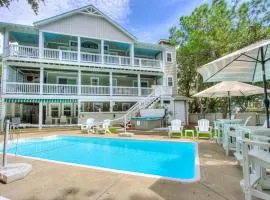6085 Woodstock 4 min. walk to beach