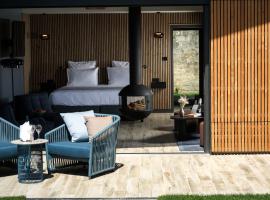 Domaine Le Verbois, hotel with hot tubs in Chantilly