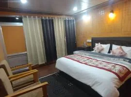 Tiri Ratna Cottage