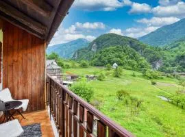 2 Bedroom Cozy Apartment In Arsiè