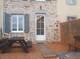 Maison du bourg, vila v destinaci Mayres