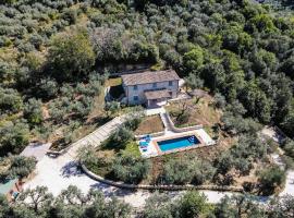 by Casamerina, Cunicchi house with private pool and AC 1km from village, Hotel in Montecchio